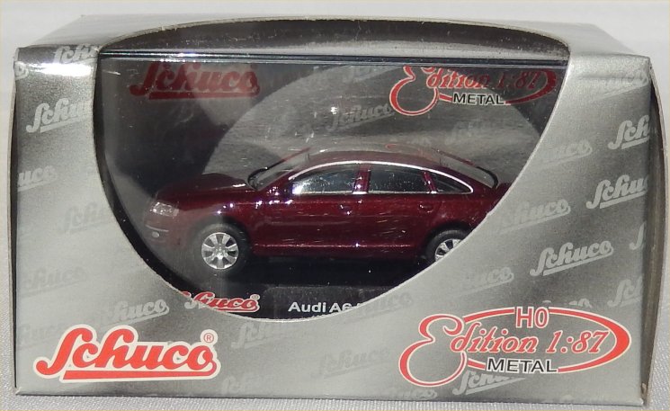 SCHUCO 1/43, Audi 100, grs argenté (E) - Lot 352 SCHUCO 1/43, Audi 100, grs argenté (E) - Lot 352