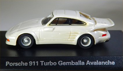 REVELL / Scale 1/24  PORSCHE 911 GEMBALLA COUPE RED